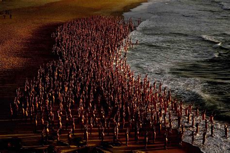 nude all|The Naked World of Spencer Tunick